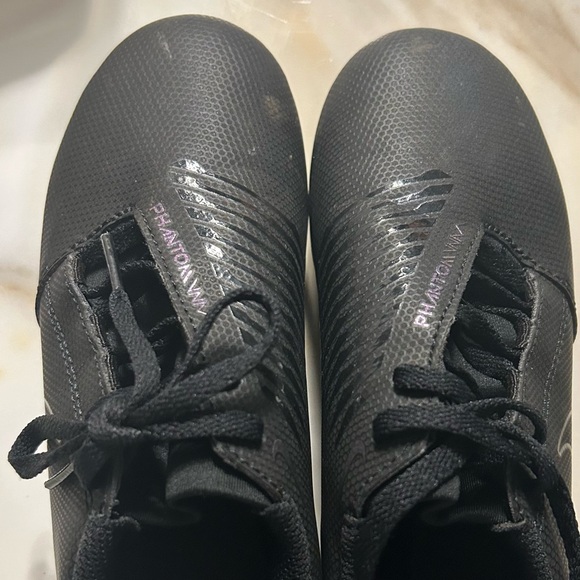 Boy’s soccer cleats - Picture 2 of 7